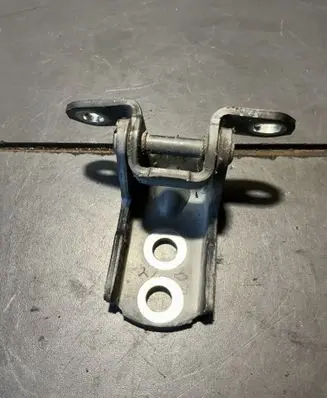 Nissan X-Trail T31 Front door upper hinge