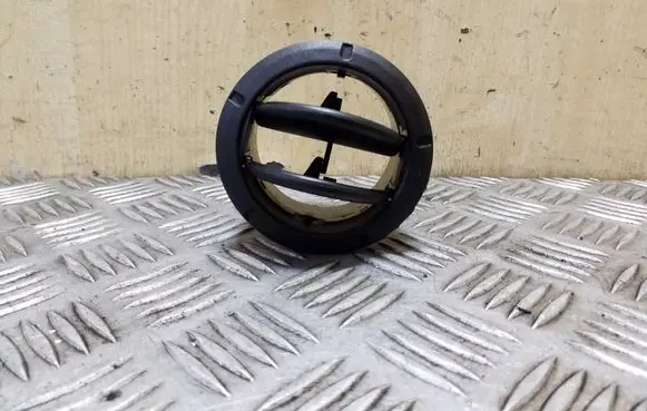 Nissan NV400 Dash center air vent grill 687606316R 687606726R 687607138R