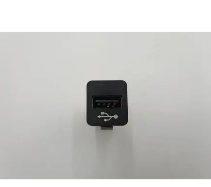 BMW X3 F25 USB socket connector 9167196 9237656 84109237656