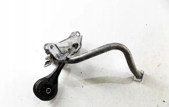 Subaru Outback Engine mounting bracket