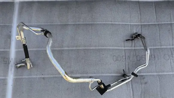 Land Rover Discovery 5 Air conditioning (A/C) pipe/hose KPLA19A834CB WZ0ZS0ZL