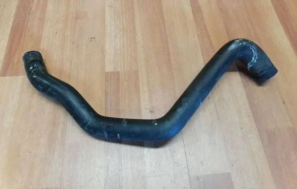Engine coolant pipe/hose