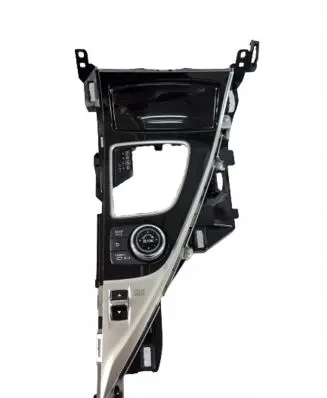 Infiniti Q50 Center console