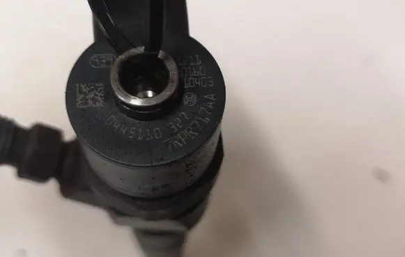 Opel Insignia A Fuel injector 0445110327
