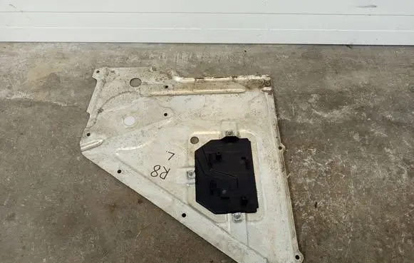 Audi R8 4S Engine splash shield/under tray 4S0825215H