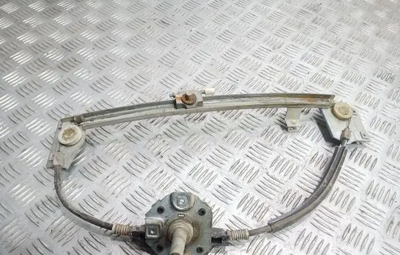 Rear door manual window regulator