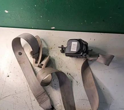 Rear seatbelt