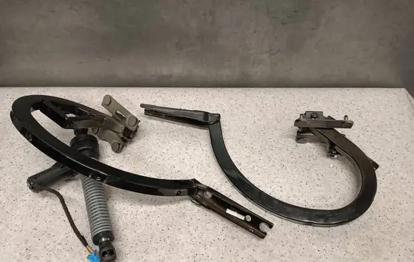 BMW 4 G22 G23 G24 G26 Tailgate/trunk/boot hinge 7487623 7487624
