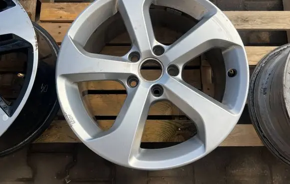 Volkswagen Golf VII R17 alloy rim 5G0601025BC