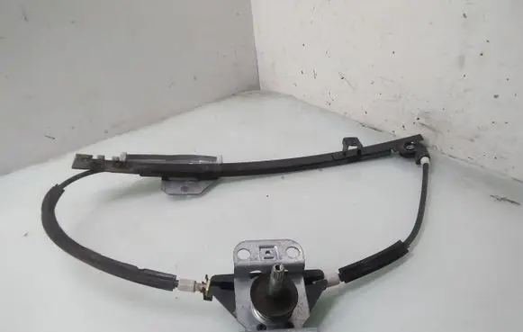 Rear door manual window regulator