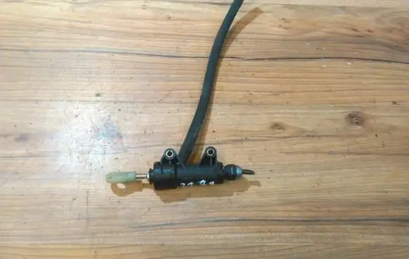 BMW 3 E46 Clutch master cylinder 21526758822