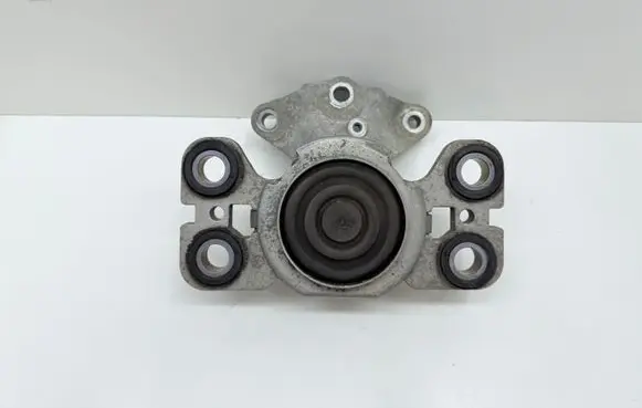 Volvo S60 Engine mount bracket 31401307