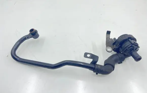 Volkswagen PASSAT B8 Engine coolant pipe/hose 04L121065AJ