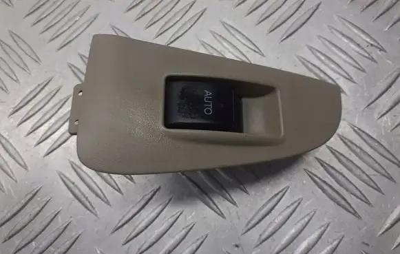 Toyota Avensis T250 Quarter vent window switch 74272-05020