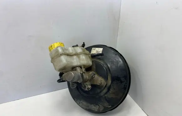 Volkswagen Polo IV 9N3 Brake booster 6R1614105F