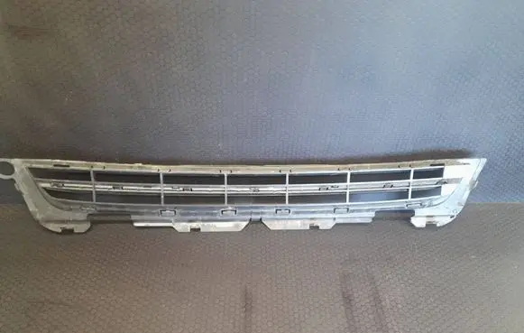 Peugeot 5008 Front bumper lower grill C04626091 77102F06 SM003