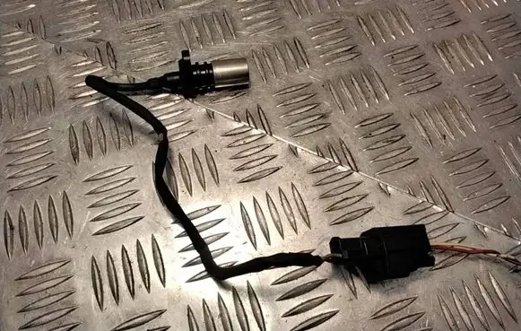 Volvo S80 Crankshaft position sensor 1275599 980515 0296000650