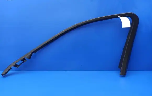 Mercedes-Benz C W204 Front door glass trim molding A2047250271