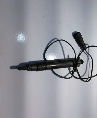 Audi A4 S4 B5 8D Fuel injector 028130201