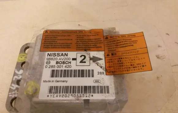 Nissan Primera Airbag control unit/module 98820AV200 0285001420