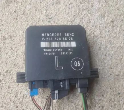 Mercedes-Benz C W203 Door control unit/module 2038206526 351369