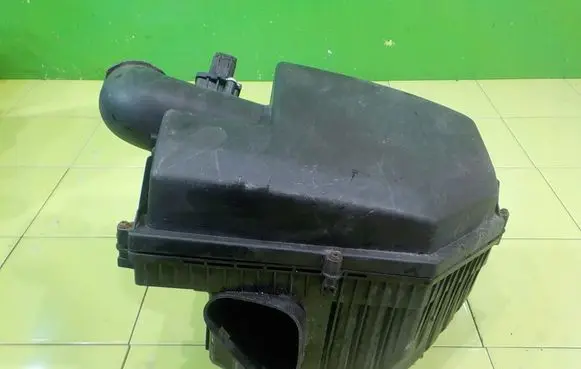 Volvo S60 Air filter box 