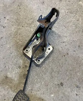 Toyota RAV 4 (XA20) Brake pedal 