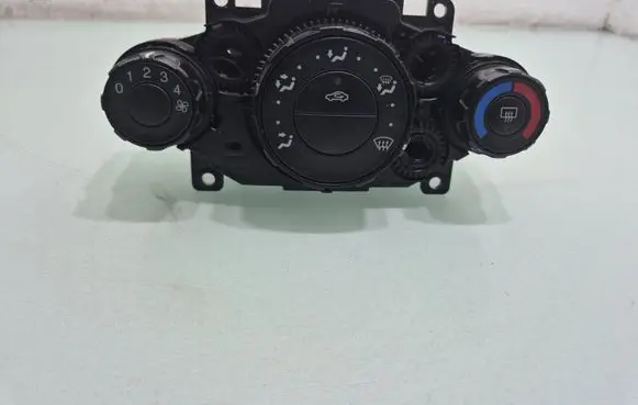 Ford Fiesta Climate control unit 8A6118549