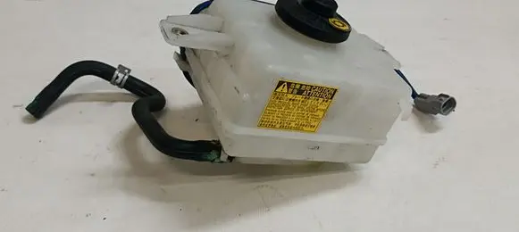 Toyota Auris E180 Brake fluid reservoir 
