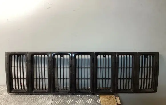 Jeep Cherokee XJ Front grill 55055150