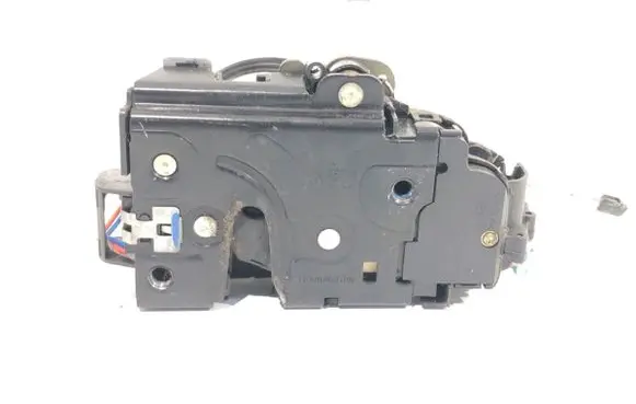 Volkswagen Touran I Front door lock 3D1837015