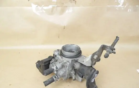 Toyota Yaris Throttle body valve 