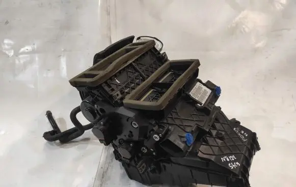 Ford Focus Interior heater climate box assembly BV6N19B555LH