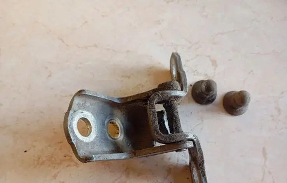 Renault Laguna II Front door lower hinge 