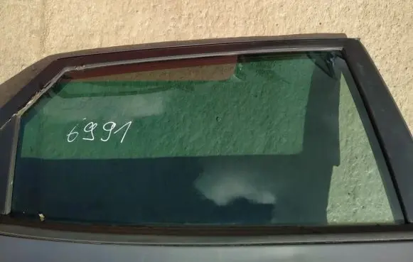 Hyundai ix35 Rear door window glass