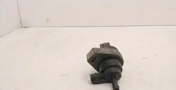 BMW 5 E39 Fuel tank valve 1748875
