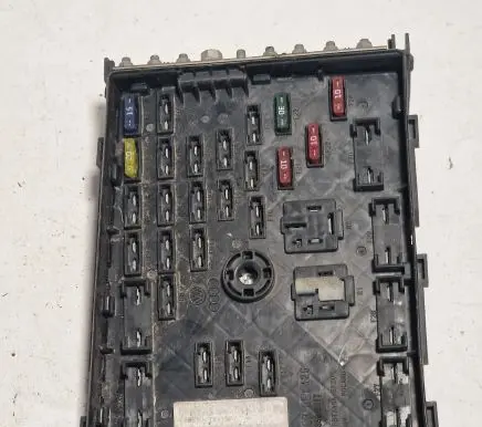 Volkswagen PASSAT B6 Fuse box set 3C0937125 63592777