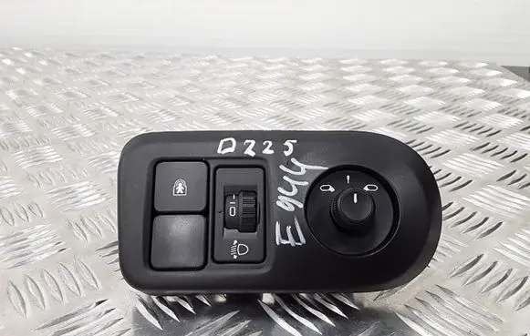 Citroen C4 Cactus Wing mirror switch 9801893777
