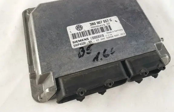 Volkswagen PASSAT B5 Engine control unit/module 3B0907557C 5WP4332