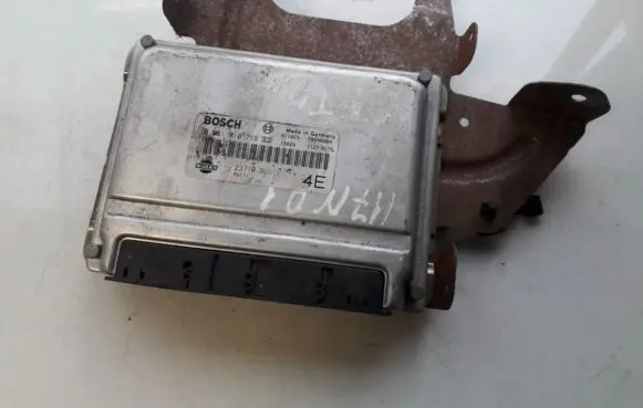 Nissan Almera Tino Engine control unit/module 237104u111 0281010718