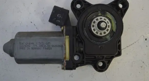 Mercedes-Benz C W203 Front door window regulator motor 119651105