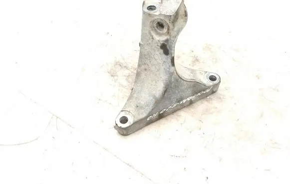Subaru Outback Engine mounting bracket