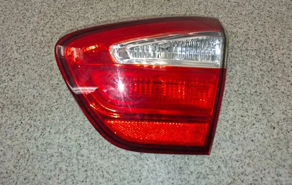 KIA Rio Tailgate rear/tail lights 924041W2