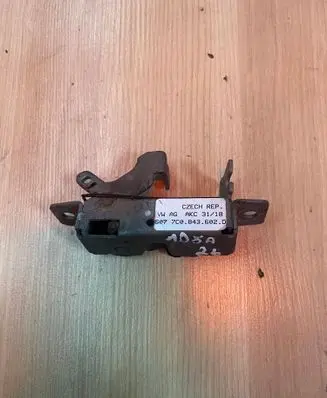 Volkswagen Crafter Sliding door lock 7C0843602