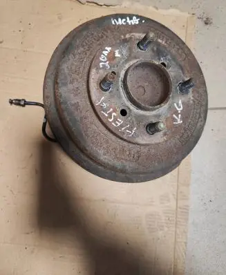 Rear wheel hub spindle/knuckle