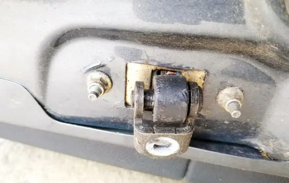 Ford Mondeo Mk III Rear door check strap stopper