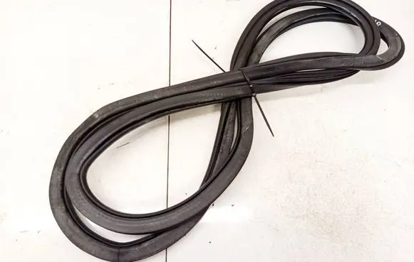 Audi A4 S4 B8 8K Rubber seal rear door 8K5833721E