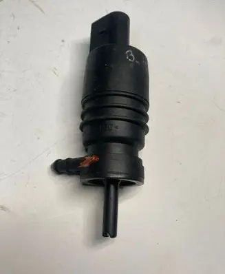 BMW X3 E83 Windscreen/windshield washer pump