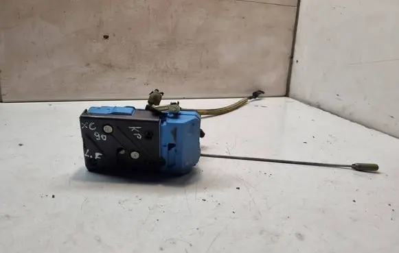 Volvo XC90 Front door lock 8650544