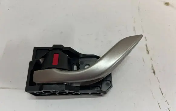 Mazda 3 III Front door interior handle T8315